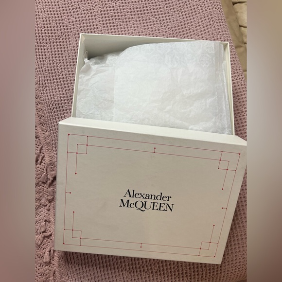 NEW IN Box Alexander McQueen White Rubber Pool Slides - Picture 8 of 9